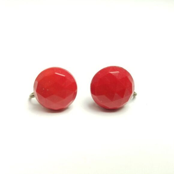 Vintage Little Red Faceted Dome Clip On Earrings, Screw Back Design, Retro - Picture 1 of 6